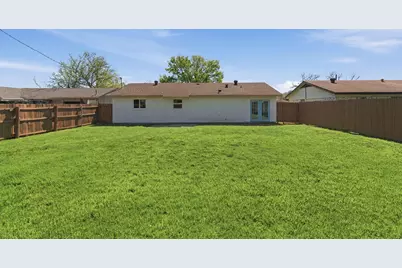 2033 Meadow Glen, Irving, TX 75060 - Photo 29