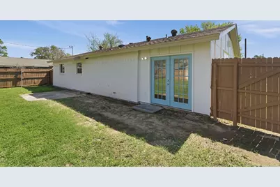 2033 Meadow Glen, Irving, TX 75060 - Photo 27