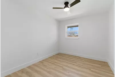 2033 Meadow Glen, Irving, TX 75060 - Photo 19