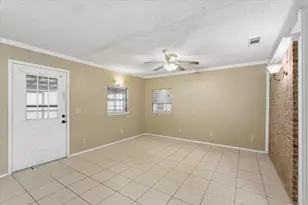 960 Meadowcove Cir, Garland, TX 75043 - Photo 5