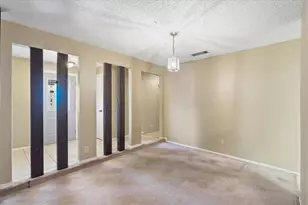 960 Meadowcove Cir, Garland, TX 75043 - Photo 11