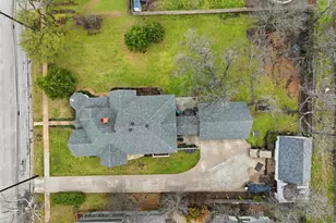 306 E Tarrant St, Bowie, TX 76230 - Photo 35