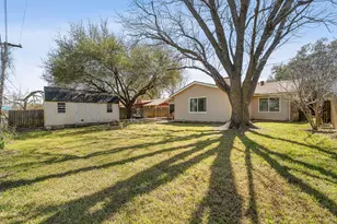 2012 Pebblecreek Dr, Cleburne, TX 76033 - Photo 23