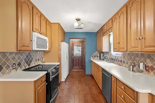 2012 Pebblecreek Dr, Cleburne, TX 76033 - Photo 9