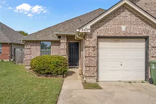 502 S Main St, Aubrey, TX 76227 - Photo 1