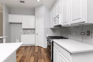 6513 Redwood Ln, The Colony, TX 75056 - Photo 9