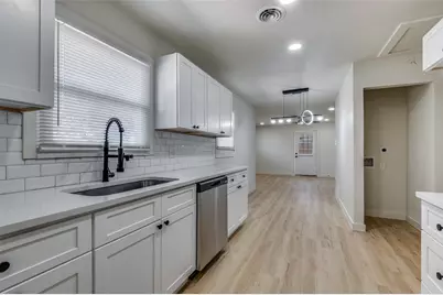 125 W Fuller Drive, Euless, TX 76039 - Photo 3