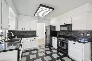 2307 Harrington Ct, Euless, TX 76039 - Photo 9