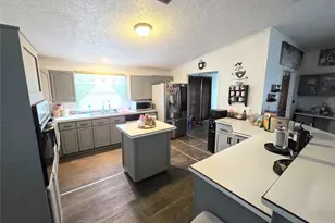 813 W 12th St, Cameron, TX 76520 - Photo 7