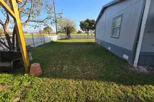 813 W 12th St, Cameron, TX 76520 - Photo 27