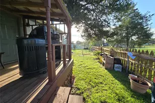 813 W 12th St, Cameron, TX 76520 - Photo 25