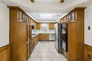 810 Meadowgate Dr, Garland, TX 75040 - Photo 11