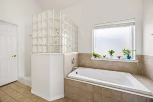 403 Hideaway Ct, Euless, TX 76039 - Photo 17