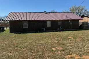 710 Charles St, Seymour, TX 76380 - Photo 3