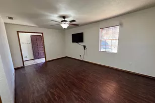 710 Charles St, Seymour, TX 76380 - Photo 9