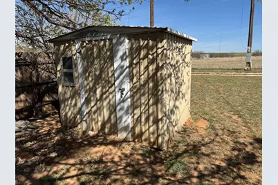 710 Charles Street, Seymour, TX 76380 - Photo 5