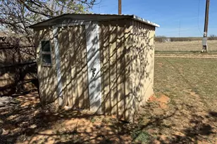 710 Charles St, Seymour, TX 76380 - Photo 5