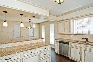 2509 Country Valley Rd, Garland, TX 75041 - Photo 9