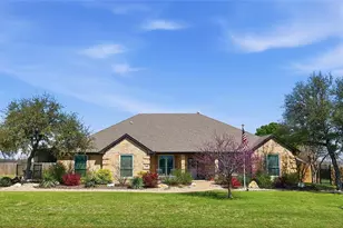 2515 Lakeshore Dr, Cleburne, TX 76033 - Photo 1