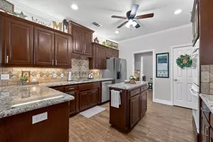 2515 Lakeshore Dr, Cleburne, TX 76033 - Photo 7