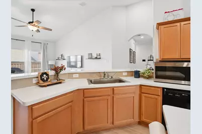 6527 Portside Ridge Lane, Dallas, TX 75249 - Photo 9