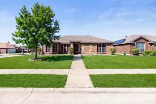 2001 Woodmere Dr, Lancaster, TX 75134 - Photo 3