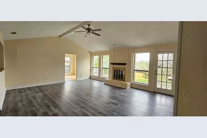 1721 Saint James, Carrollton, TX 75007 - Photo 3