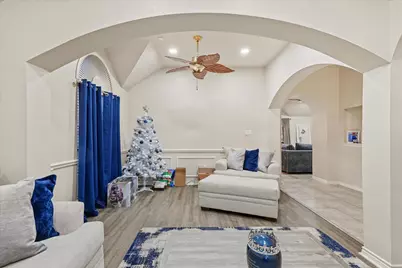 519 Delores Drive, Grand Prairie, TX 75052 - Photo 7