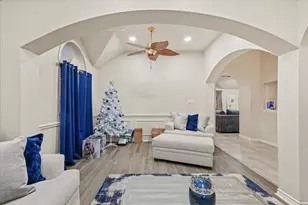 519 Delores Dr, Grand Prairie, TX 75052 - Photo 7