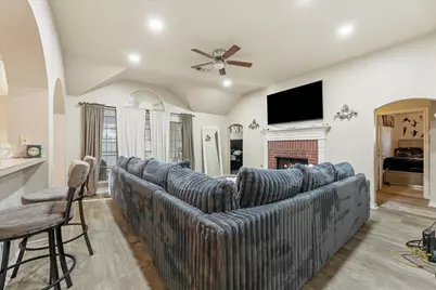 519 Delores Drive, Grand Prairie, TX 75052 - Photo 15