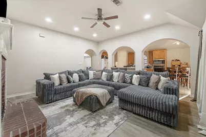 519 Delores Drive, Grand Prairie, TX 75052 - Photo 13