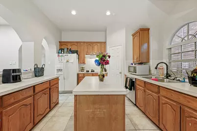 519 Delores Drive, Grand Prairie, TX 75052 - Photo 9