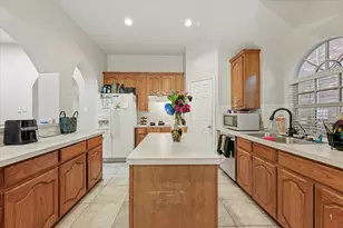 519 Delores Dr, Grand Prairie, TX 75052 - Photo 9