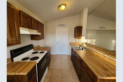 2423 Limestone Drive, Arlington, TX 76014 - Photo 3