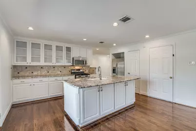 10651 Larchfield Lane, Dallas, TX 75238 - Photo 9