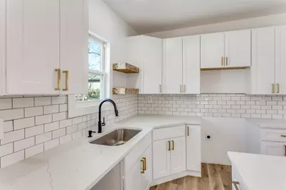 943 E Richmond Avenue, Fort Worth, TX 76104 - Photo 11