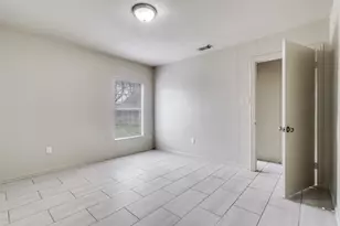 7909 Wanebe Dr, Dallas, TX 75235 - Photo 11