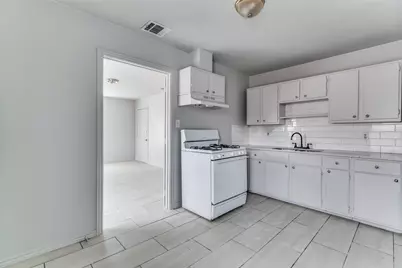 7911 Wanebe Drive, Dallas, TX 75235 - Photo 11