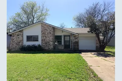 1304 Glynn Oaks Drive, Arlington, TX 76010 - Photo 1