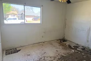 1304 Glynn Oaks Dr, Arlington, TX 76010 - Photo 9