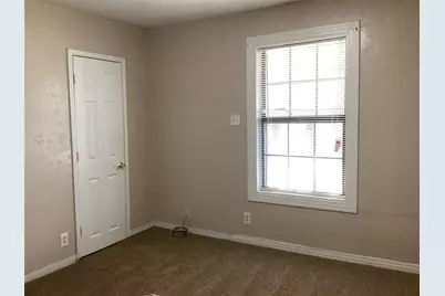 313 SW 6th Street, Grand Prairie, TX 75051 - Photo 15