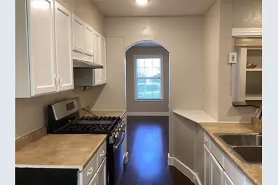 313 SW 6th Street, Grand Prairie, TX 75051 - Photo 9