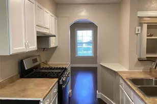 313 SW 6th St, Grand Prairie, TX 75051 - Photo 9