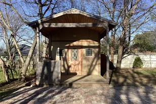 313 SW 6th St, Grand Prairie, TX 75051 - Photo 27