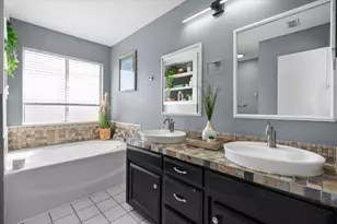 2700 Yorkfield Ct, Arlington, TX 76001 - Photo 9