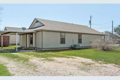 301 Lipscomb Street, Cleburne, TX 76031 - Photo 19