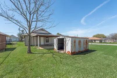 301 Lipscomb Street, Cleburne, TX 76031 - Photo 17