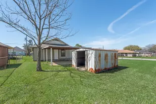 301 Lipscomb St, Cleburne, TX 76031 - Photo 17