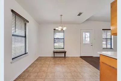 301 Lipscomb Street, Cleburne, TX 76031 - Photo 7