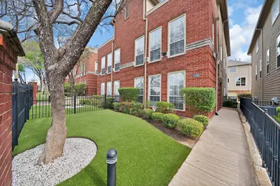 1015 W Bluff Street, Fort Worth, TX 76102 - Photo 1